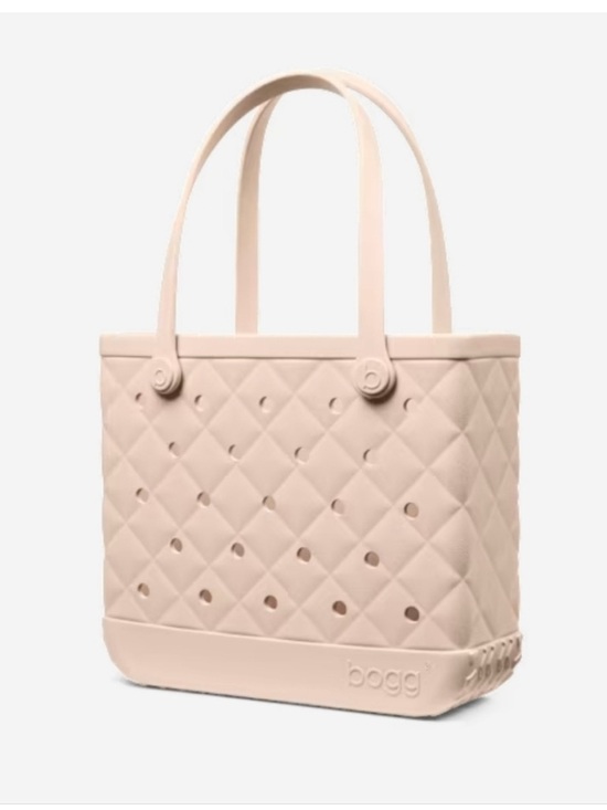 BOGG BAG Handbags - ♥️💖 BOGG BAG Quilted Baby Bogg Cream NWT Mother’s Day Wedding Graduation Gifts